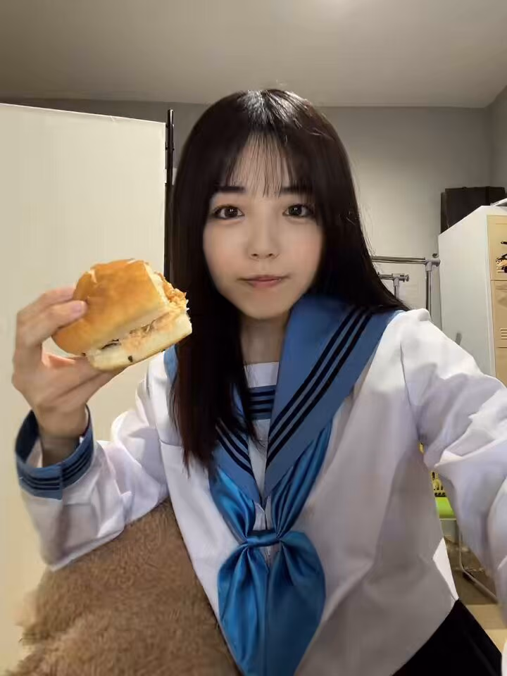 호무라 아이네 17