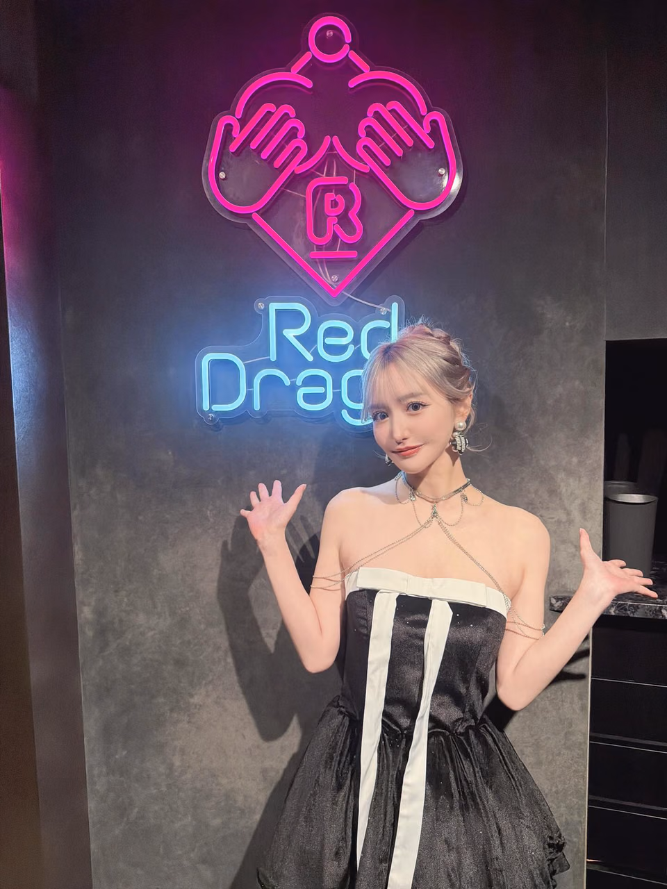 모모나가 사리나 46
