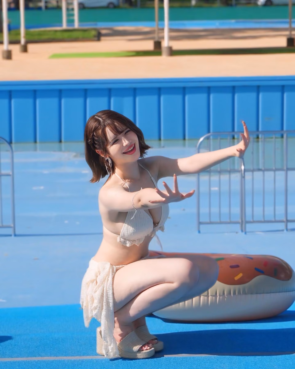 히즈루 에마 32
