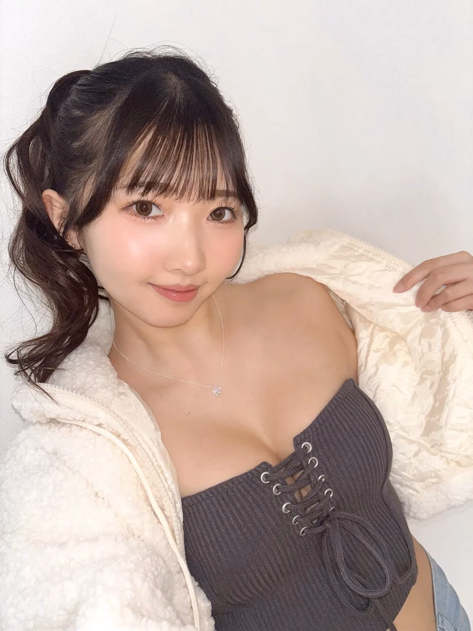 토모에 히카리 16