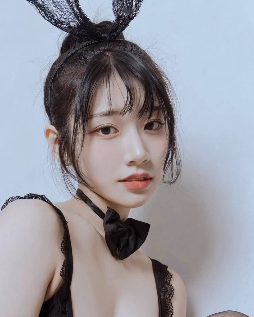 Saika Kawakita 77