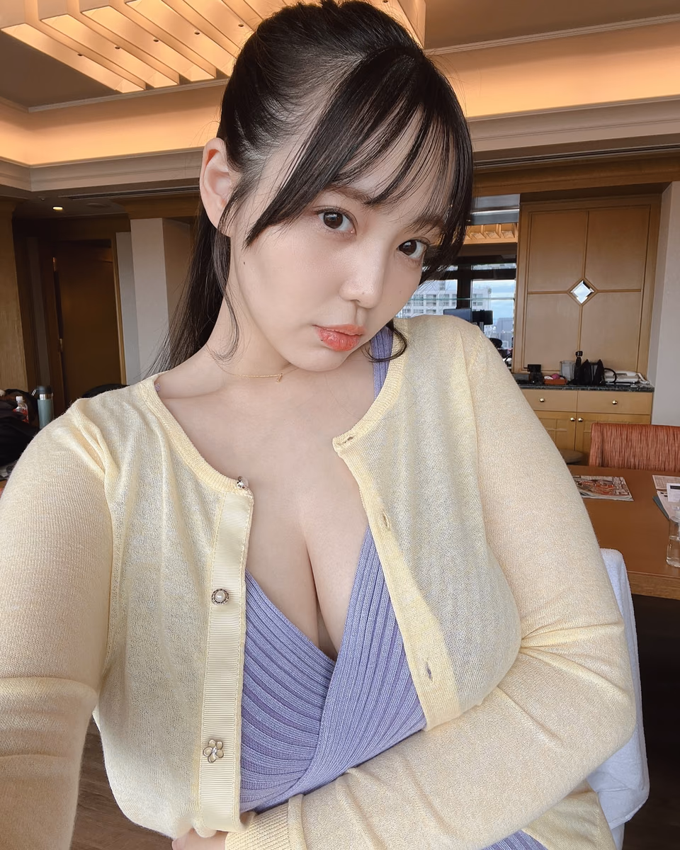 코이부치 모모나 22