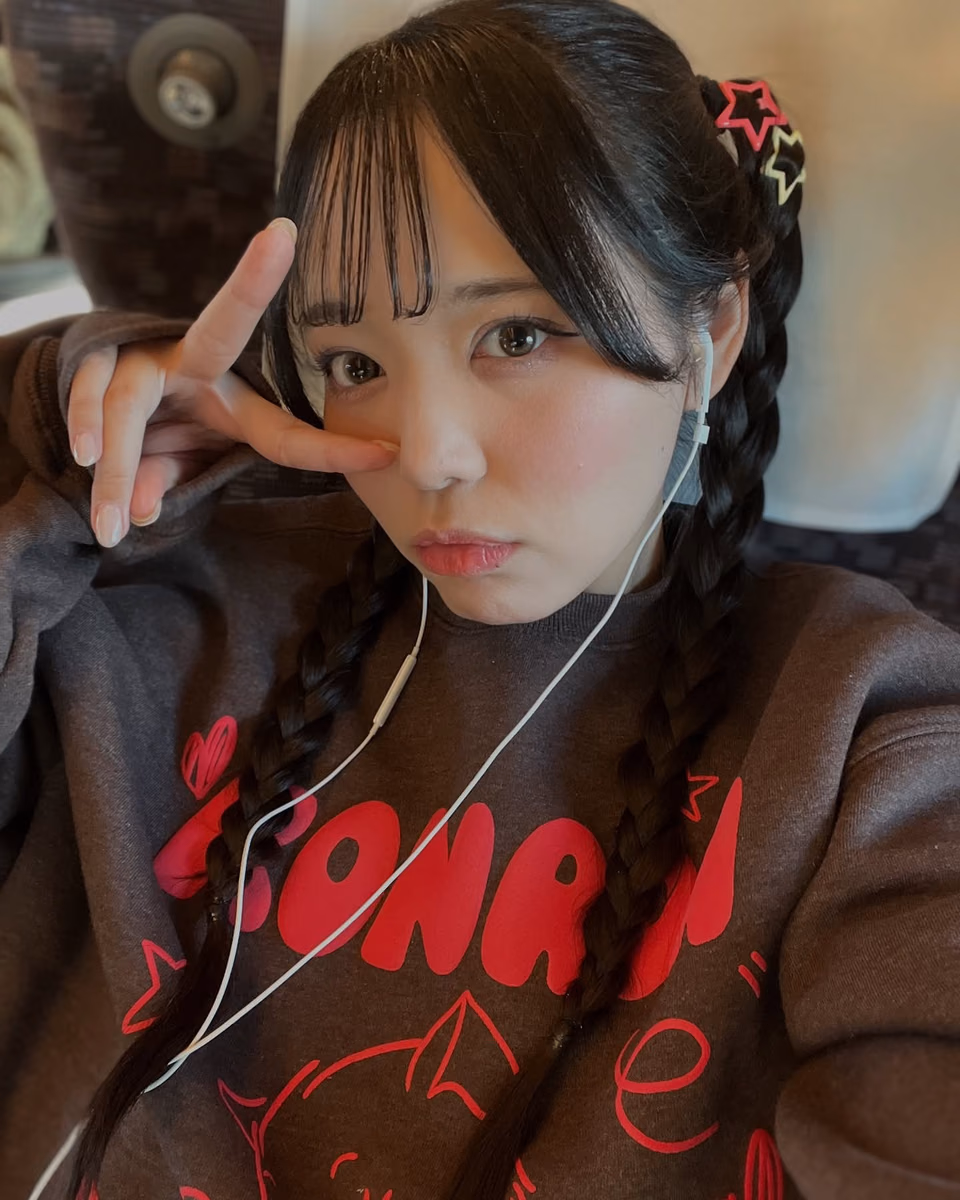 코이부치 모모나 50
