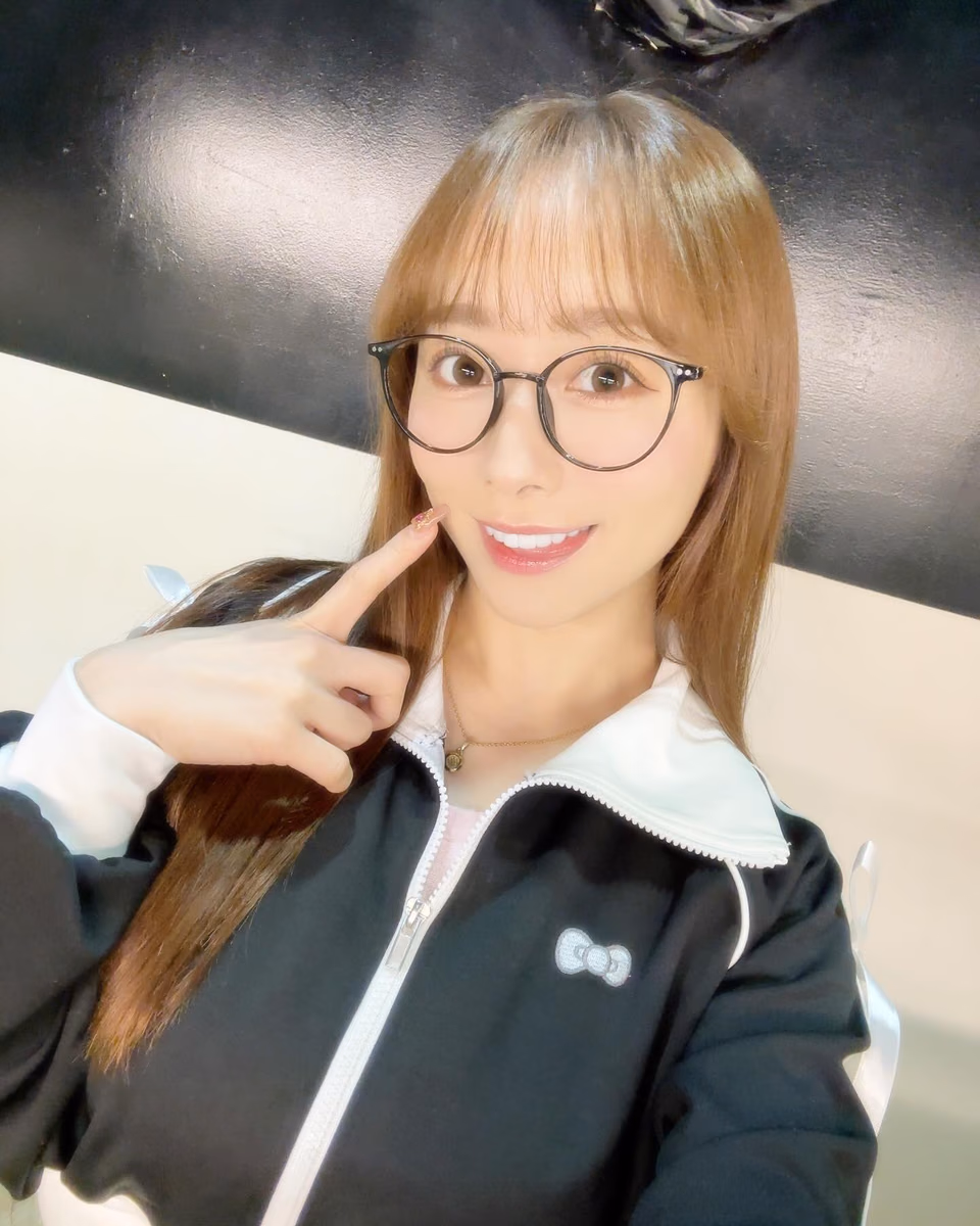 시라이시 마리나 24