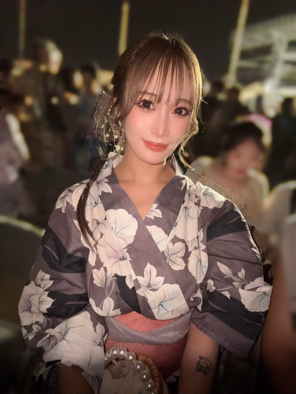 토모야스 레나 10