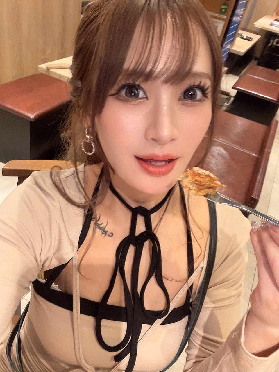 토모야스 레나 31