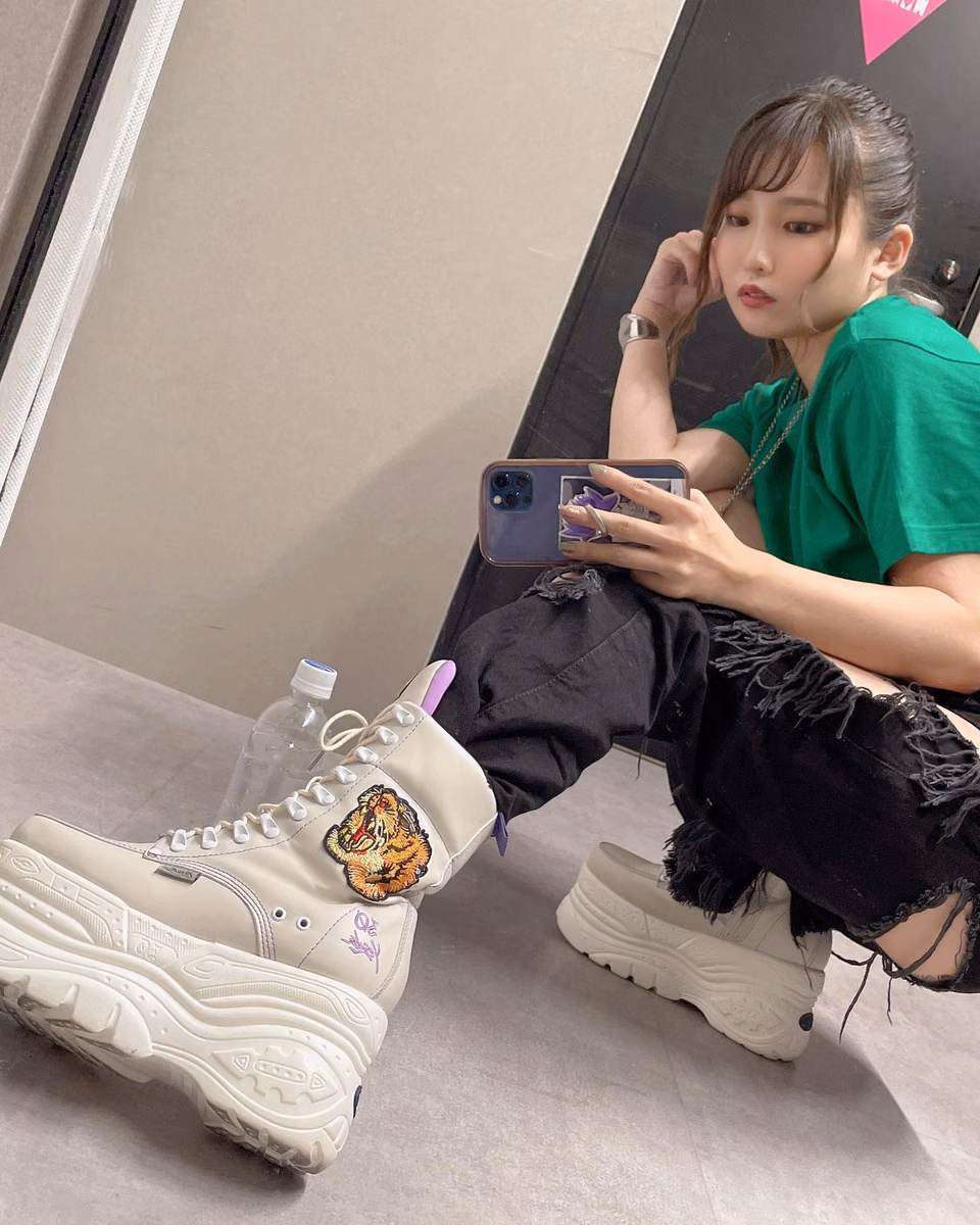 쿠루루기 아오이 23