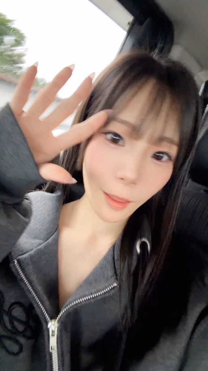 유키 리노 23