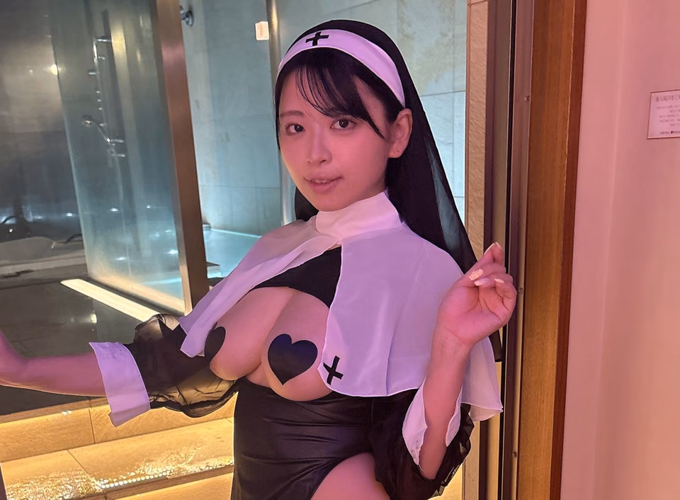 Anna Hanayagi 28